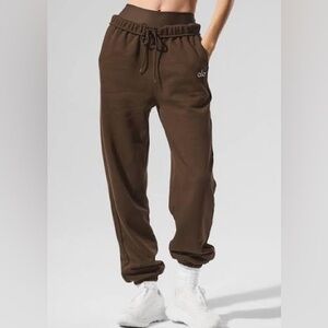 NWOT - Alo Yoga Accolade Sweat-pants Size XXS / Espresso